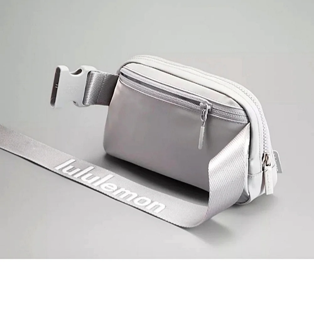 LULULEMON SILVER GREY BELT BAG NWT 🏷✨️ - Picture 6 of 8